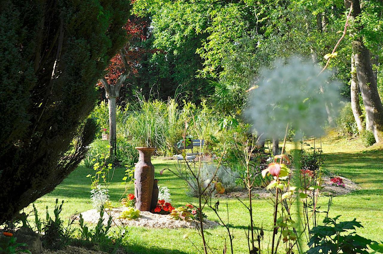 Au Jardin De Lisa Bed & Breakfast Cherreau Eksteriør bilde