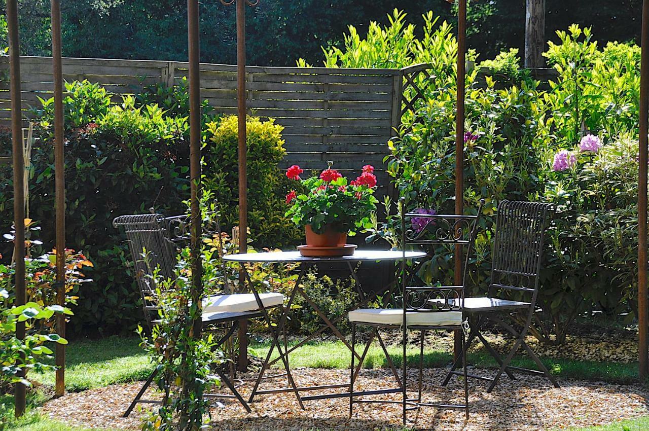 Au Jardin De Lisa Bed & Breakfast Cherreau Eksteriør bilde